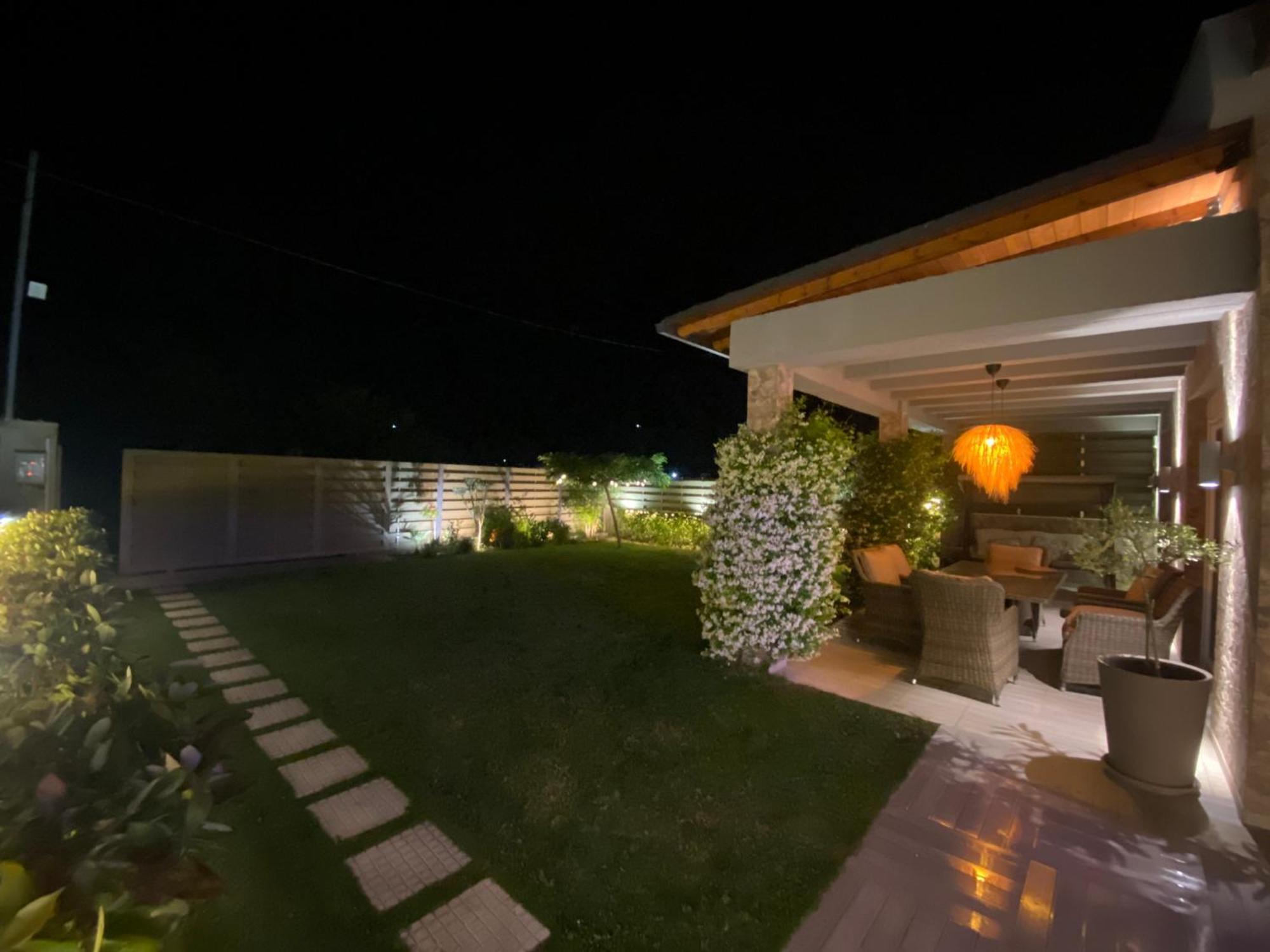 Villa Eli - Luxury Nature Getaway - Strategically Located For Beach Exploration - Onsite Power For Electric Vehicle Fourka Exterior foto