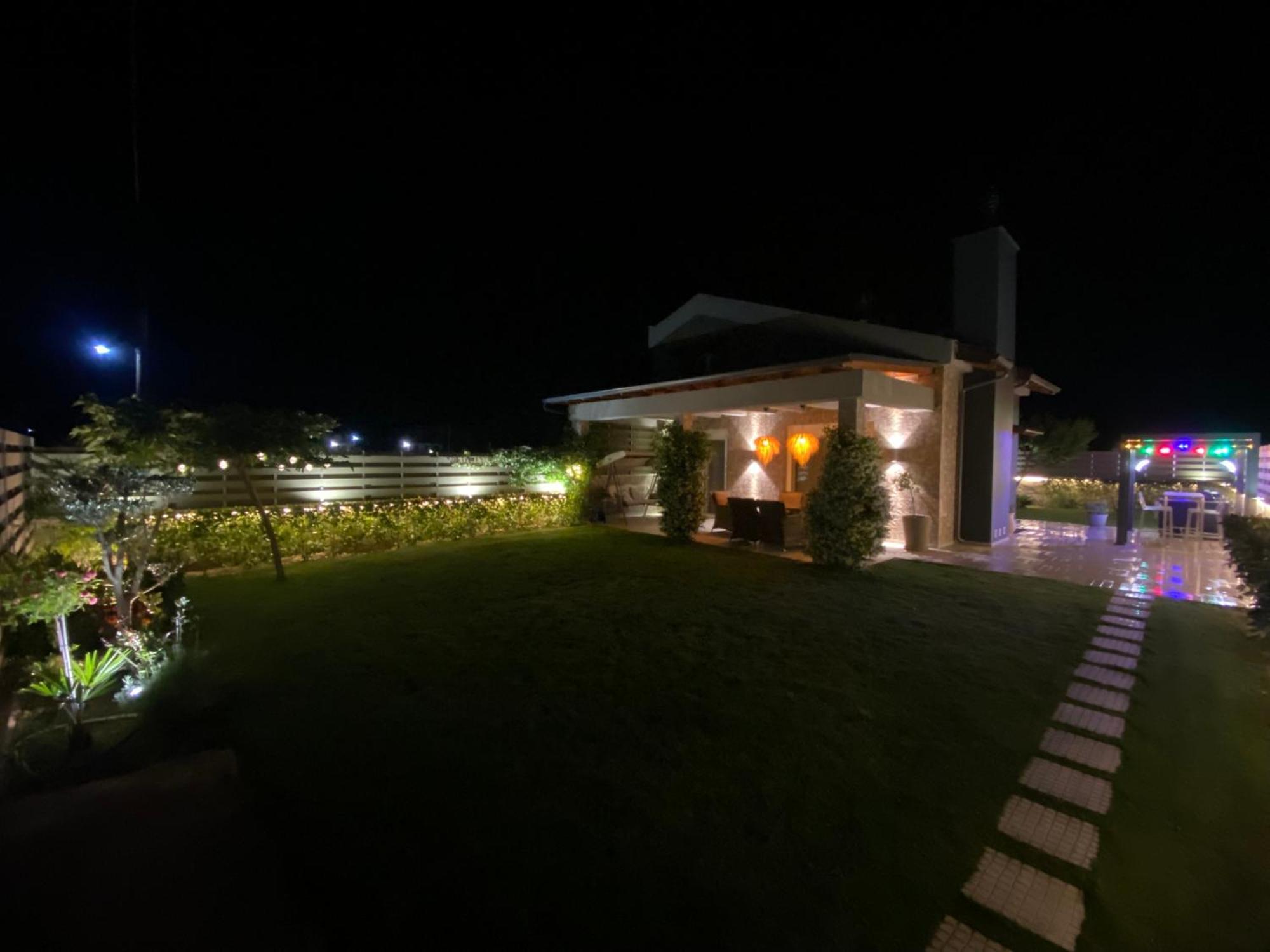 Villa Eli - Luxury Nature Getaway - Strategically Located For Beach Exploration - Onsite Power For Electric Vehicle Fourka Exterior foto
